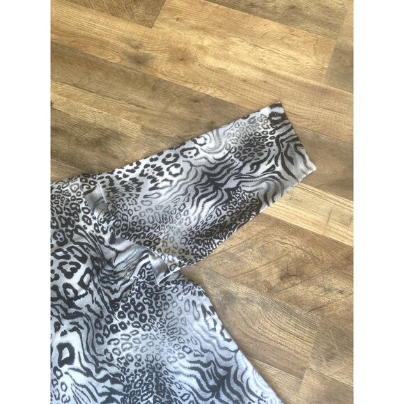 Susan Graver Black/Gray Cheetah Print Blouse Womens 1X - Picture 7 of 7